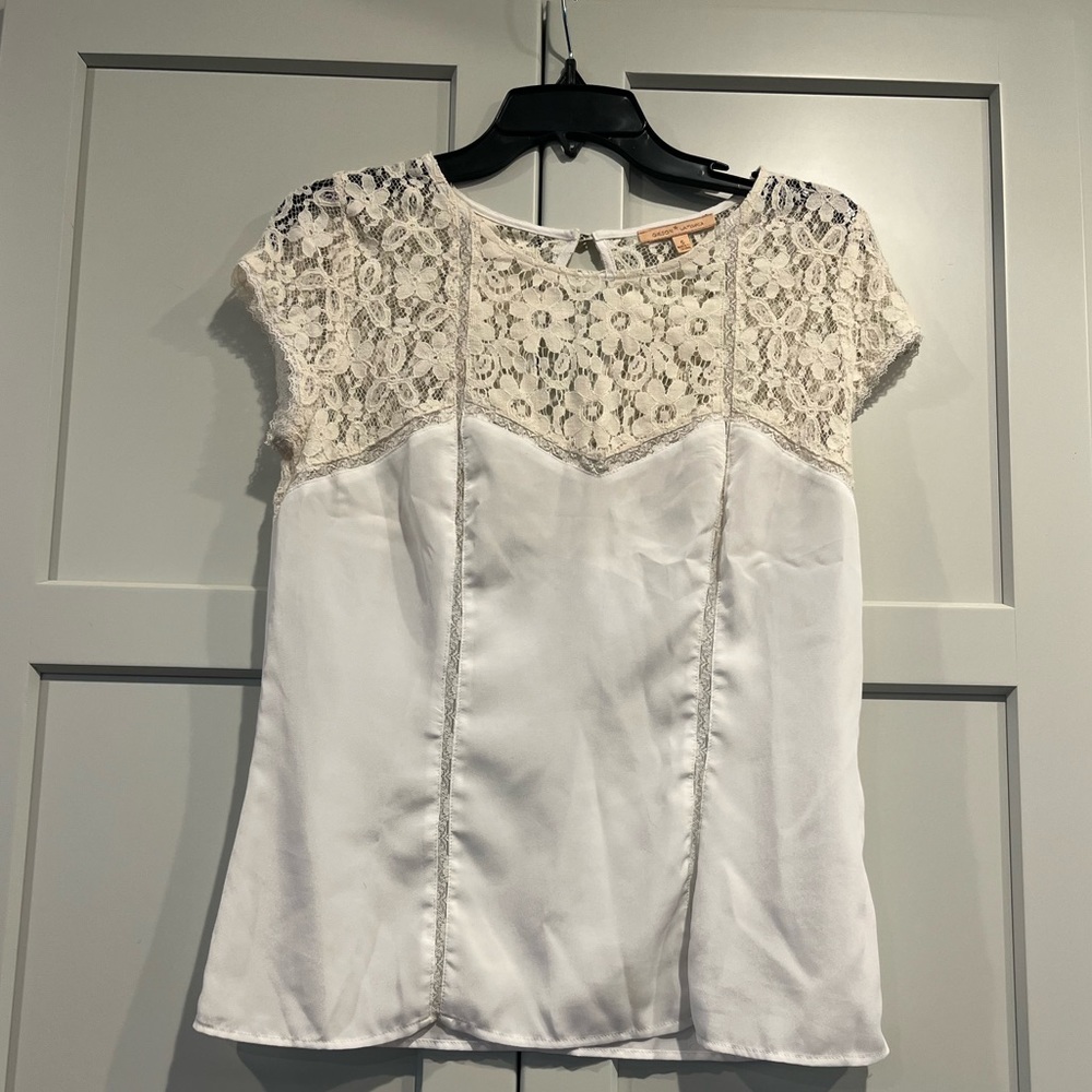 Gibson white and lace blouse